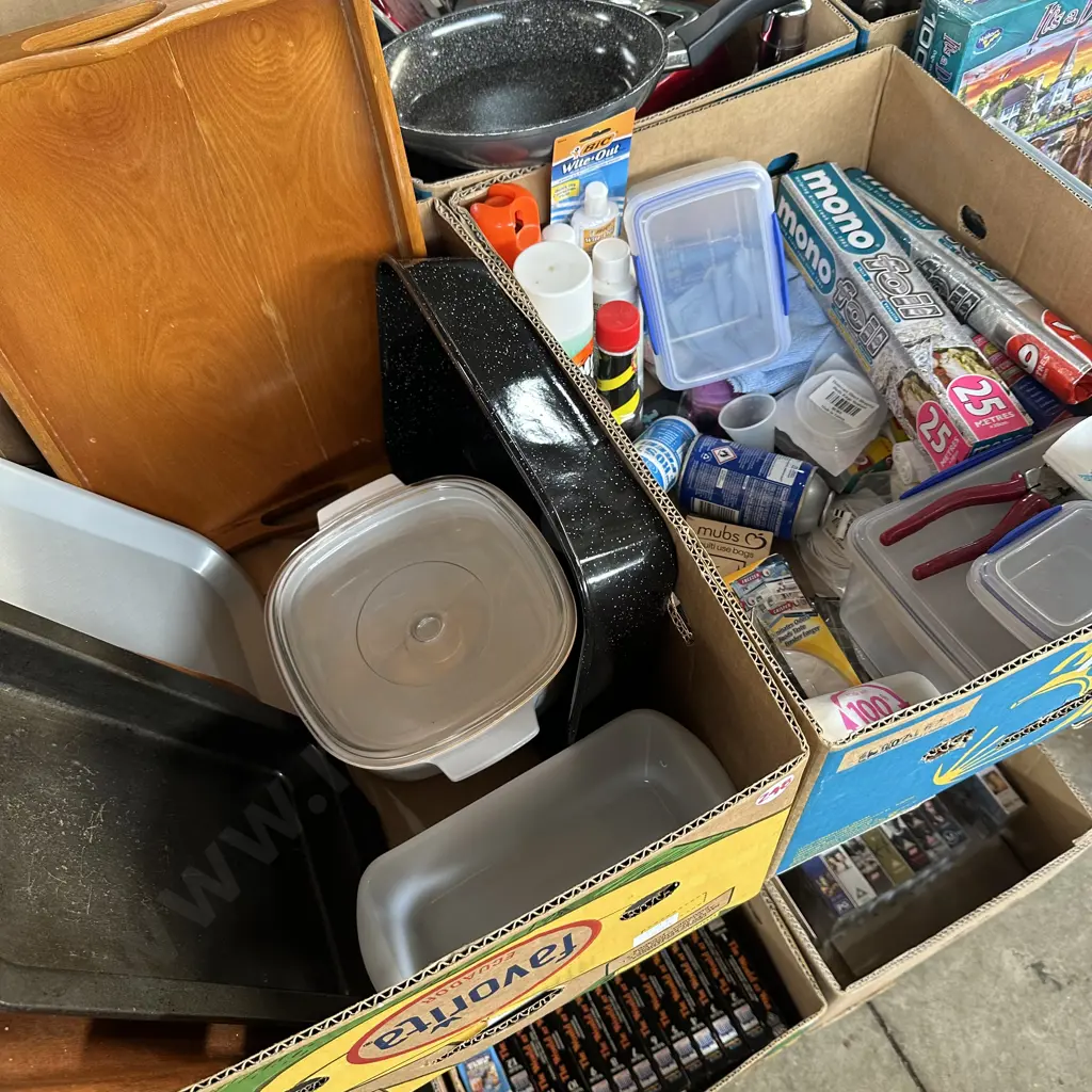 Two boxes Baking and trays, Cleaning and new foil, sistema etc. Image 1++