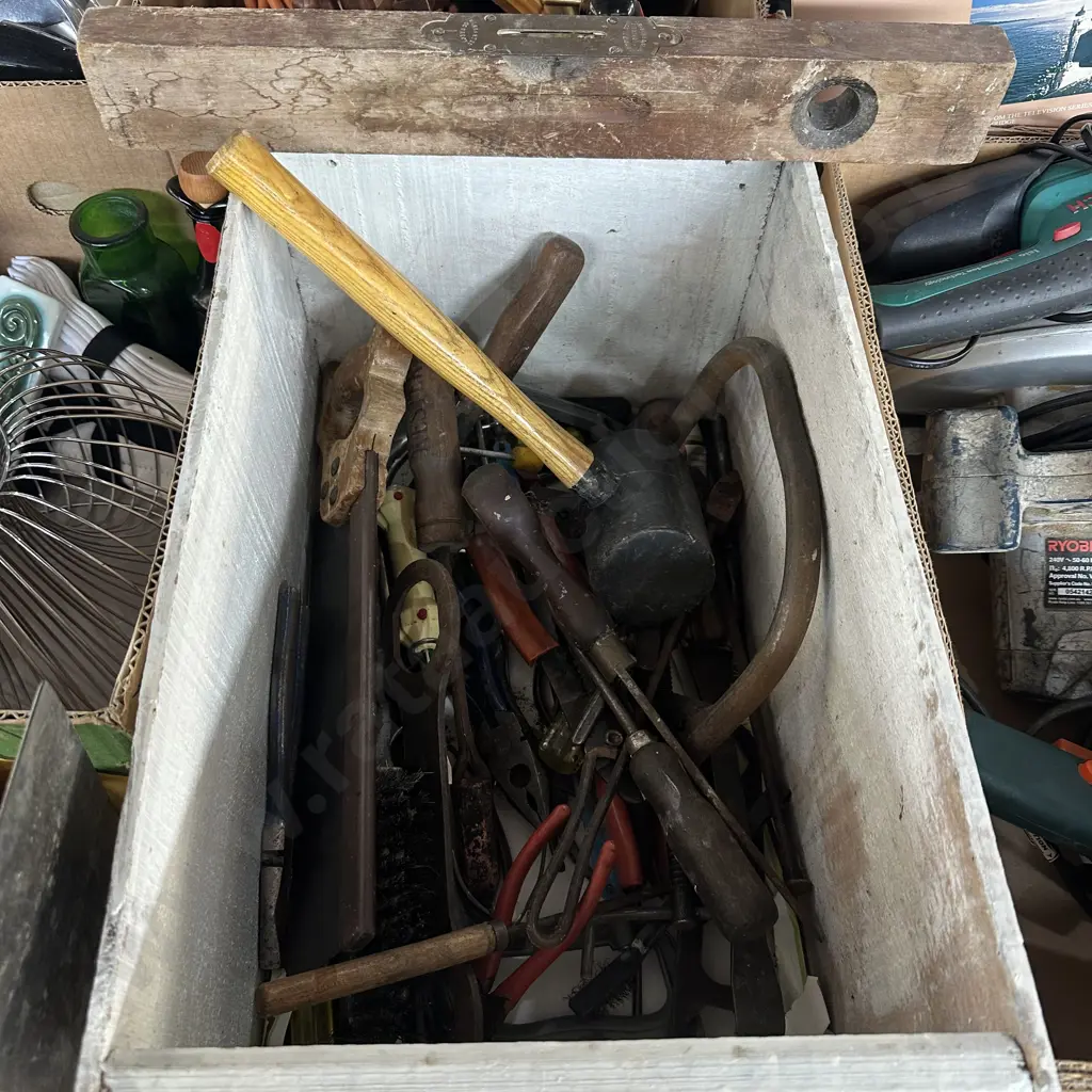 Box of hand tools. Image 1++