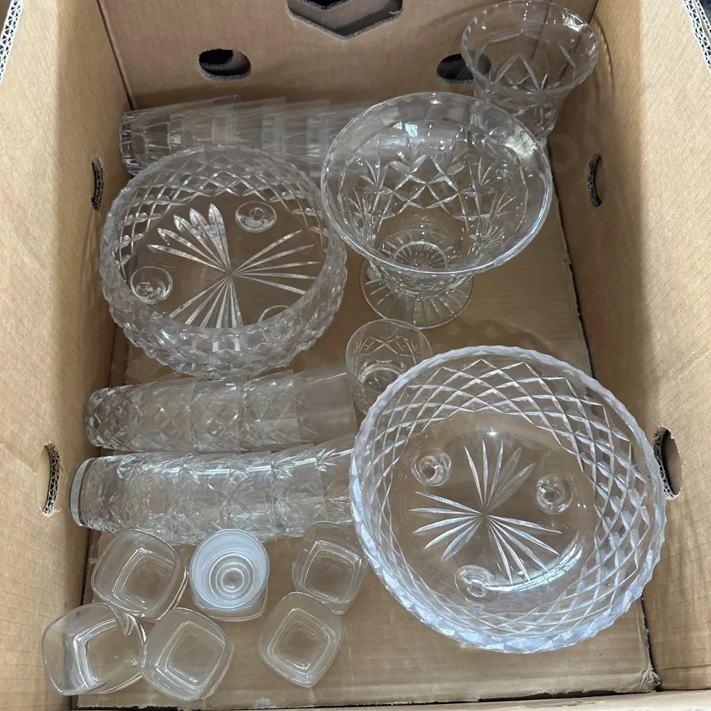 Box of crystalware etc. Image 1++