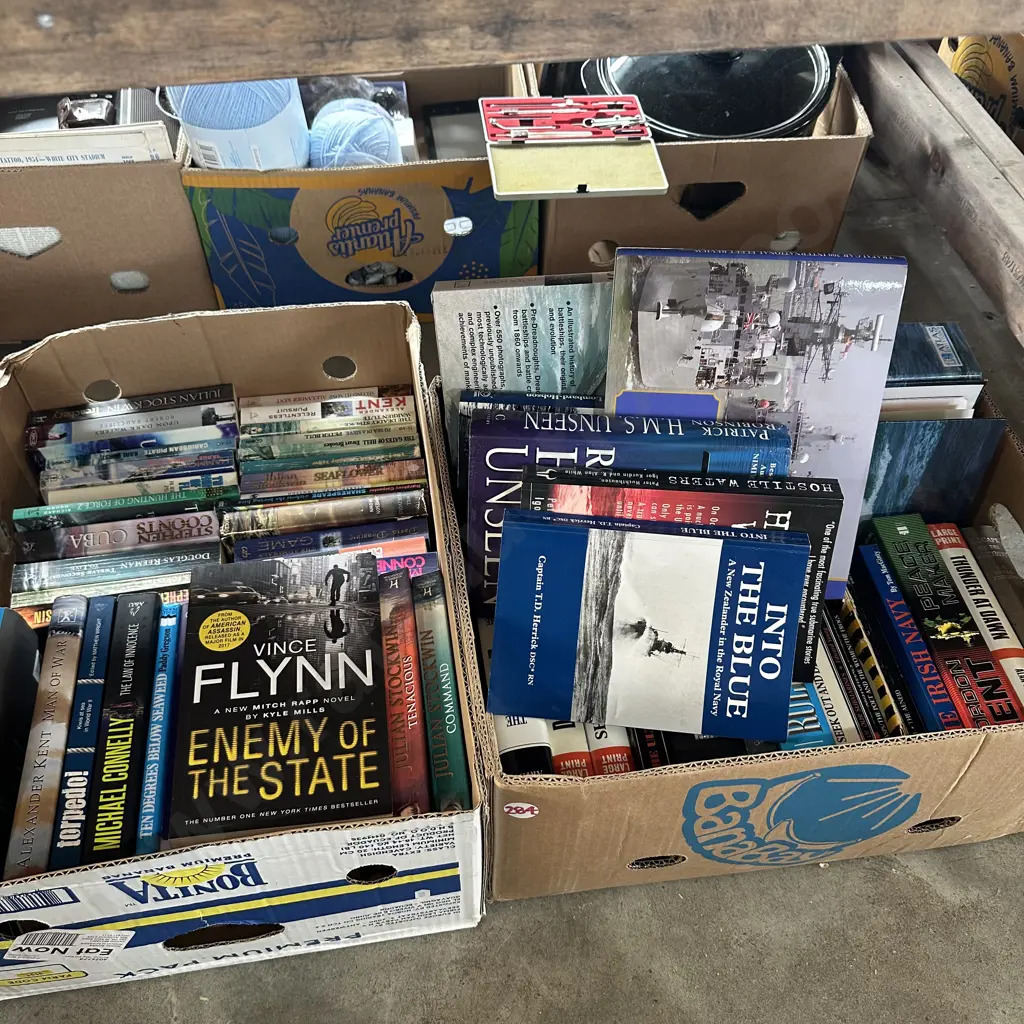 Two boxes of books. Image 1++