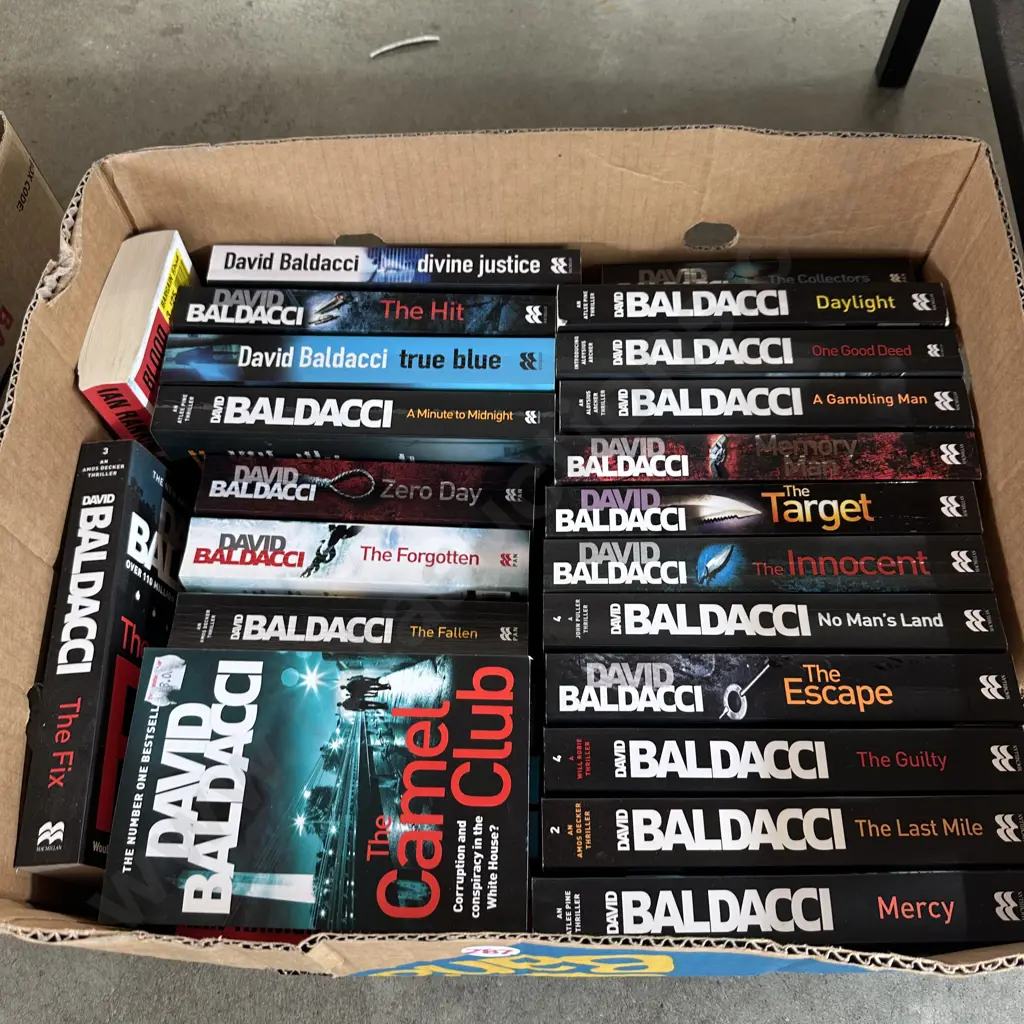 Box lot of good David Baldacci books. Image 1++