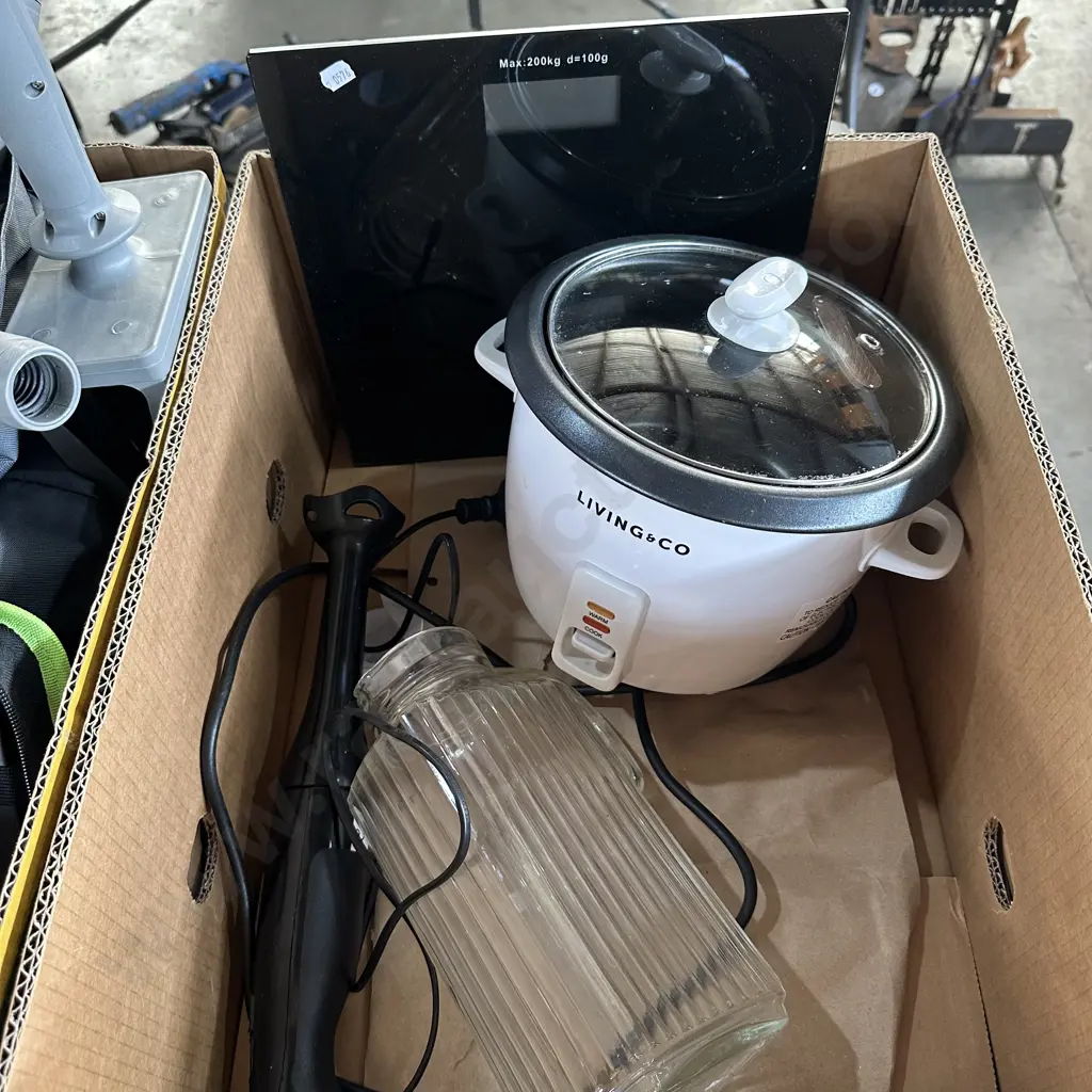 Digital scales, rice cooker, stick blender and glass jug. Image 1++