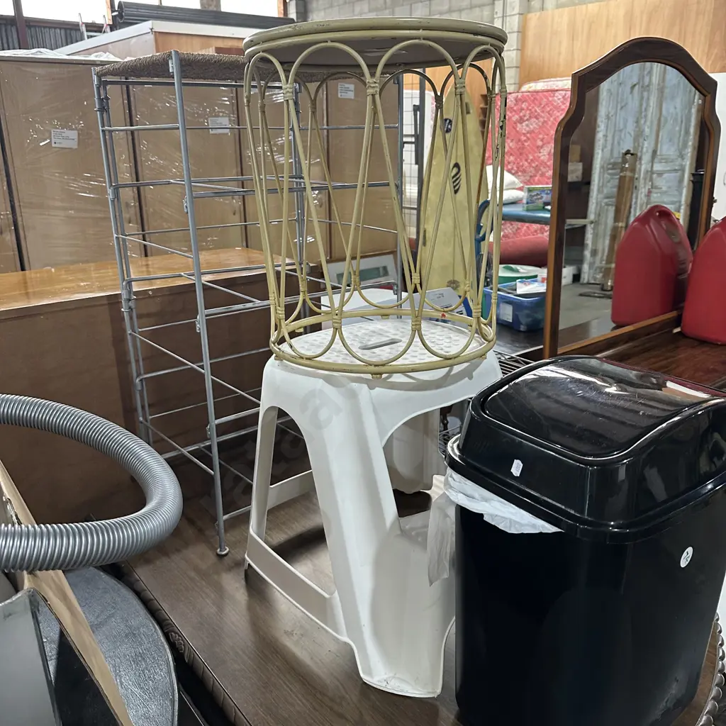 step, bin, stands Image 1++