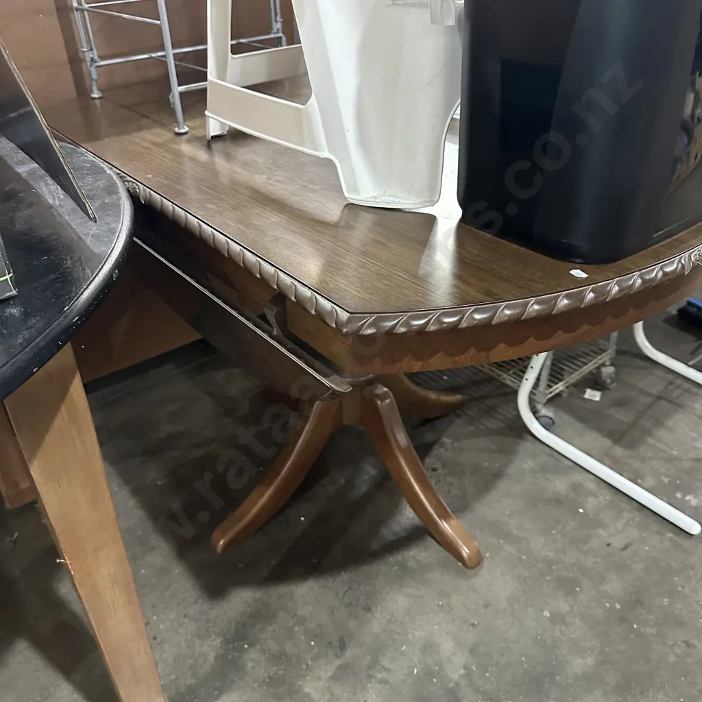 pedistal dining table Image 1++
