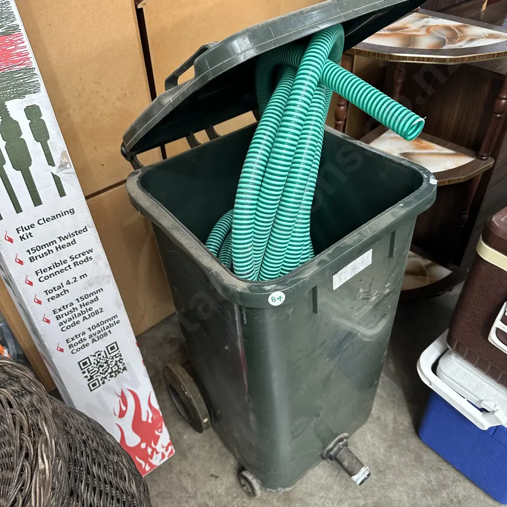 wheely bin with hose attachment Image 1++