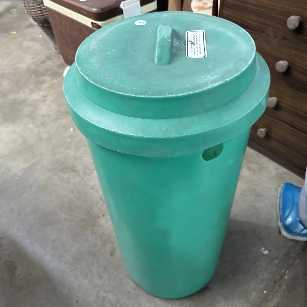 plastic bin Image 1++