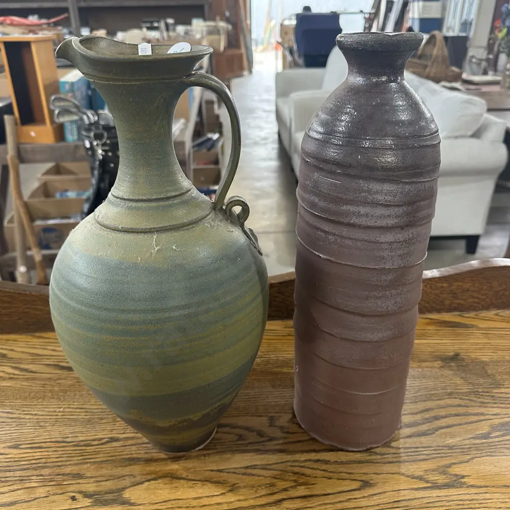 2 x 40cm pottery vases Image 1++