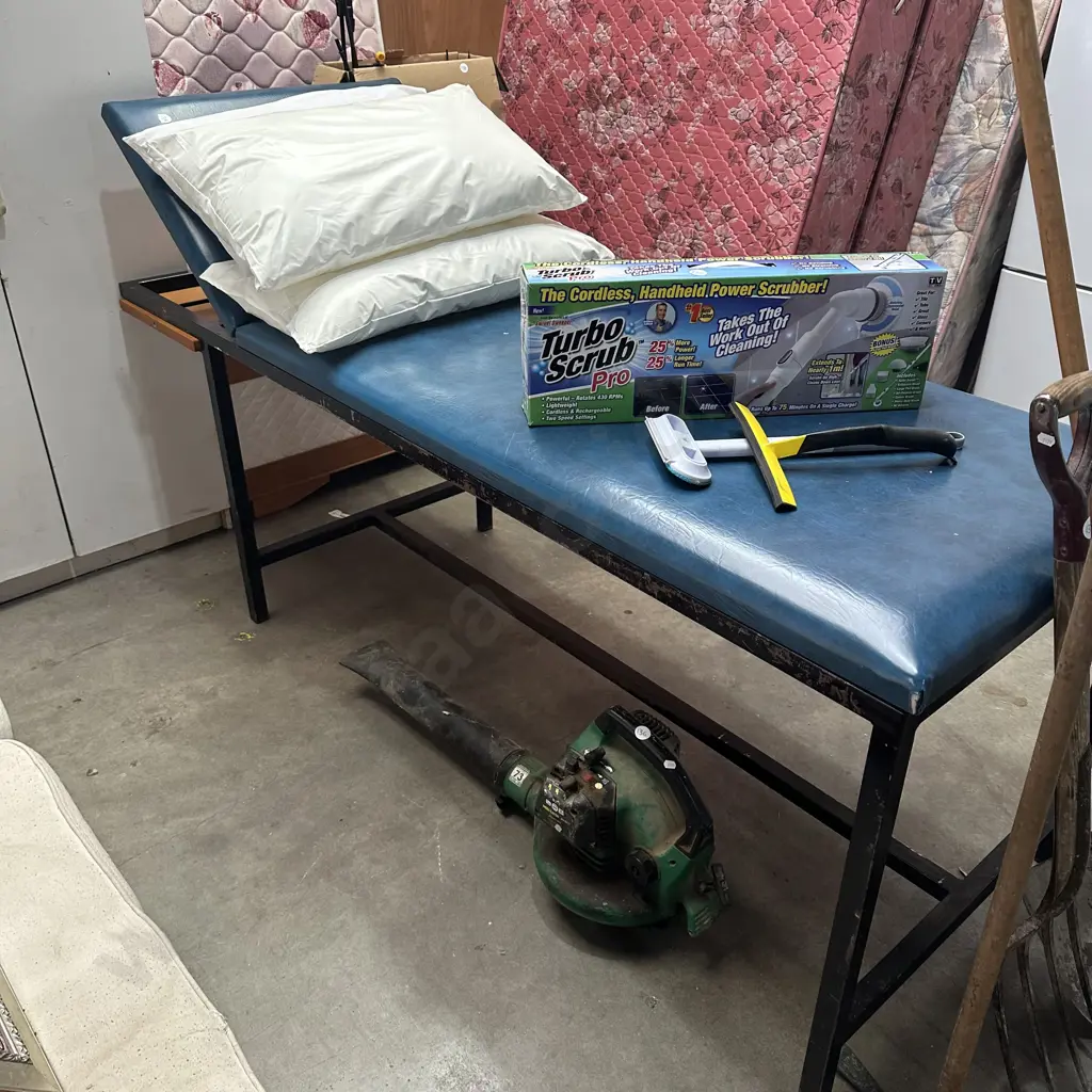 examination table and pillows Image 1++