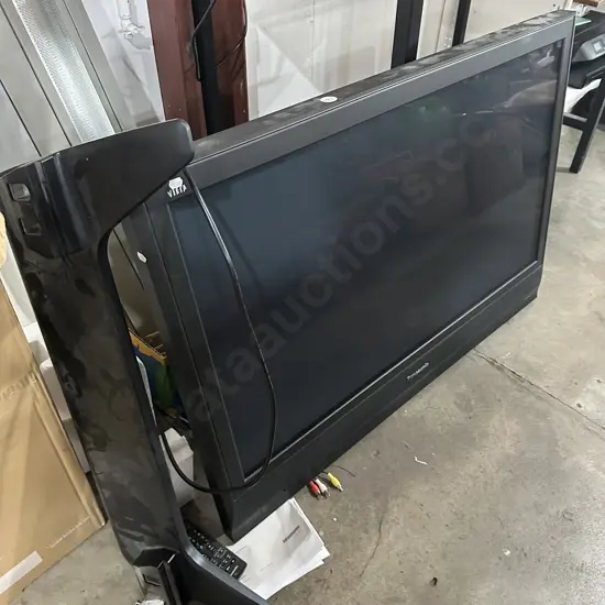 large Panasonic TV with base and remote - working