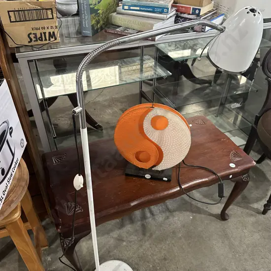 2 lamps