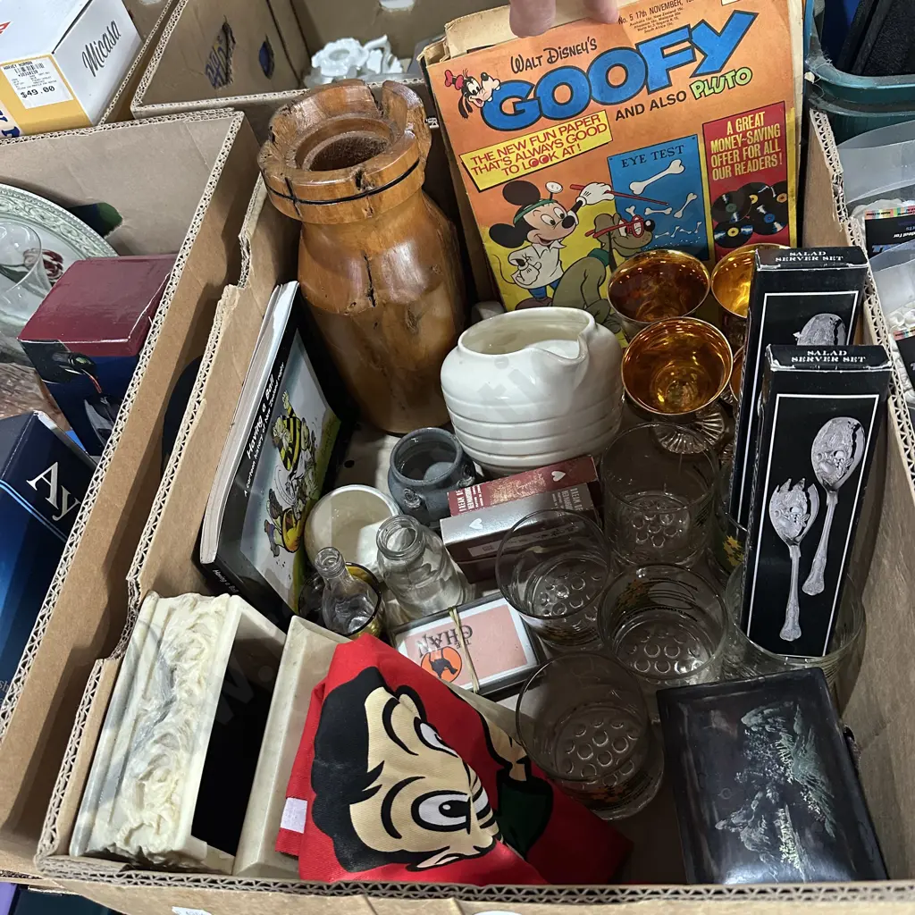 Box english pottery and china, silverware, Walt Disney comics etc. Image 1++