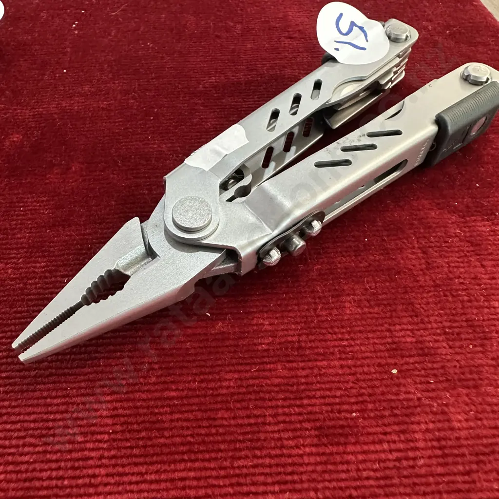 Gerber multi tool Image 1++