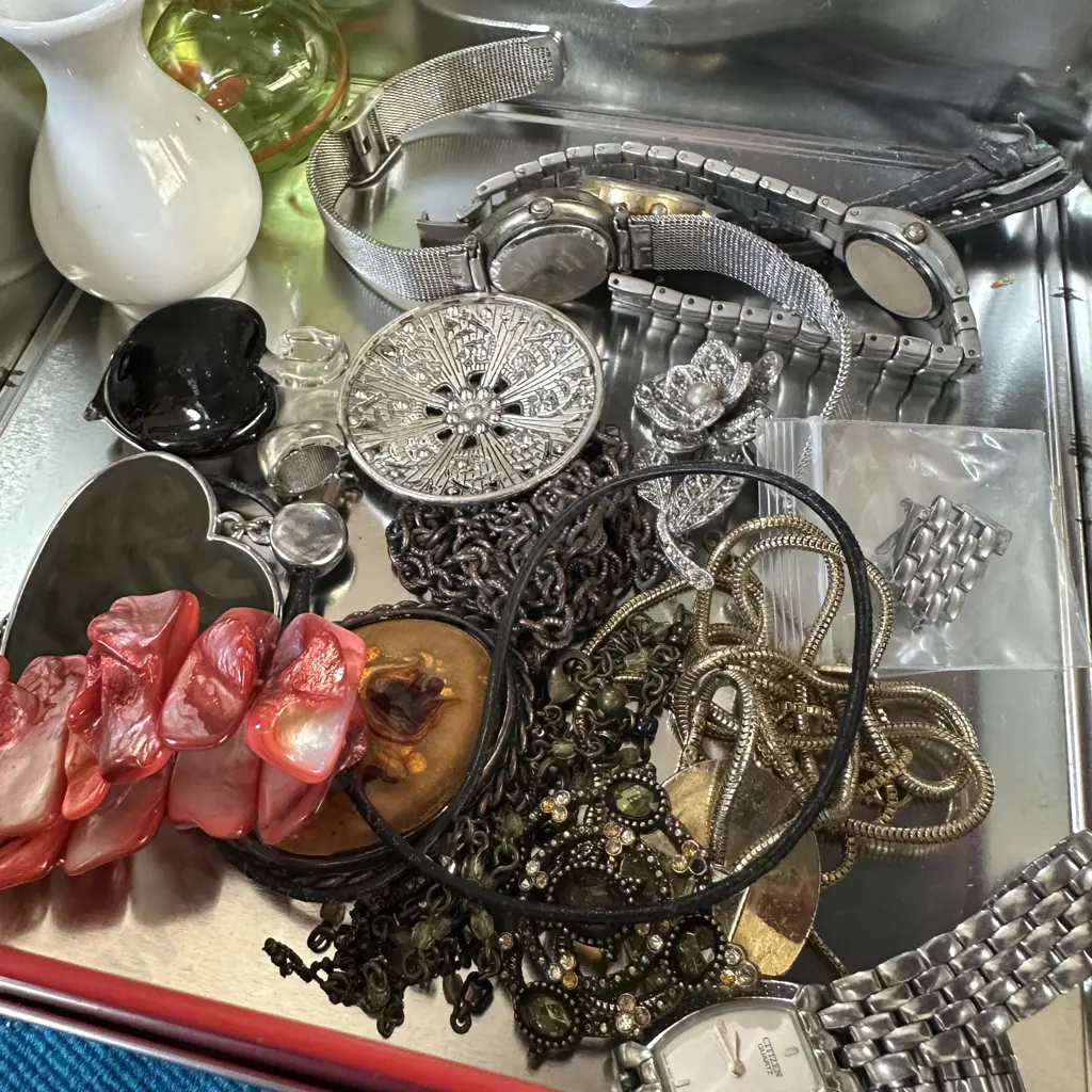 watches, costum jewellery, rosary etc Image 1++