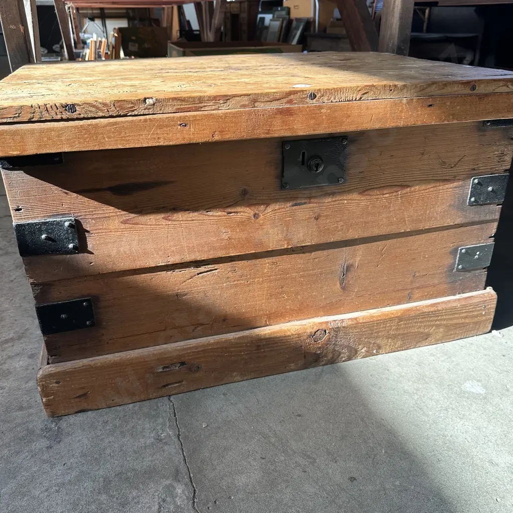 early Baltic Pine trunk, missing hinges Image 1++