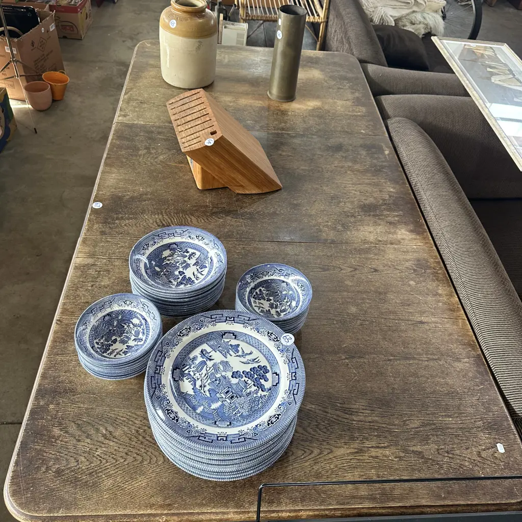 lovely Oak dining table with patina, on large cabriolet feet. comes with insert extension Image 1++