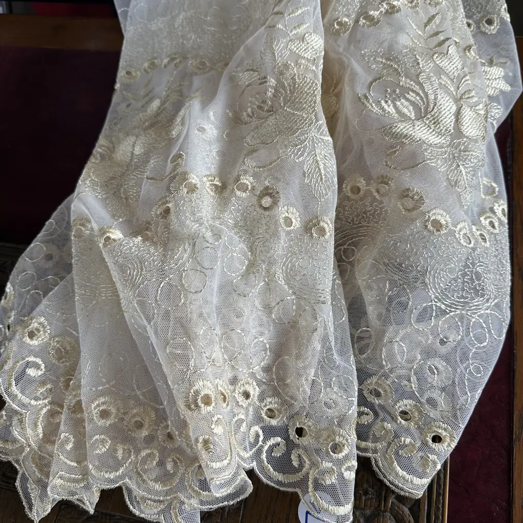 Fine embroidered decorative Pr curtains 2600mm drop Image 1++