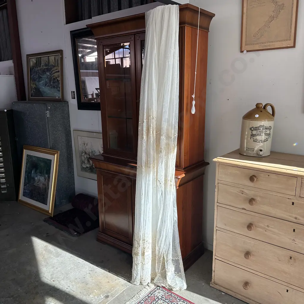 Fine embroidered decorative Pr curtains 2600mm drop Image 1++