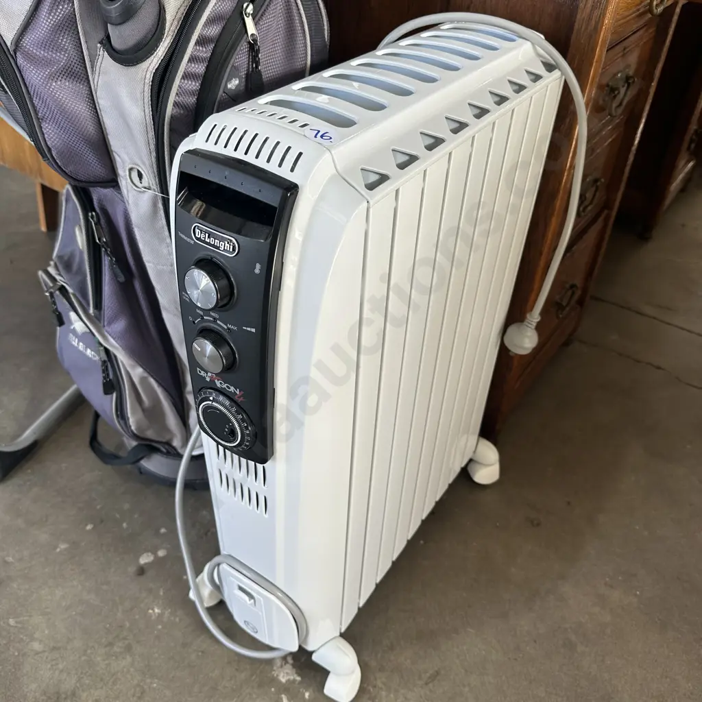 modern DeLonghi oil heater Image 1++