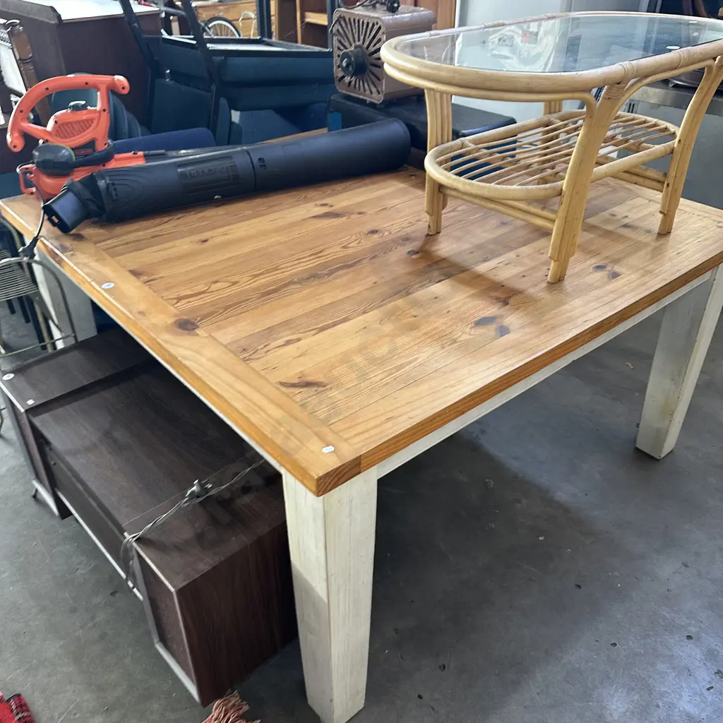 large solid Baltic Pine dining table 1500 x 1500 Image 1++