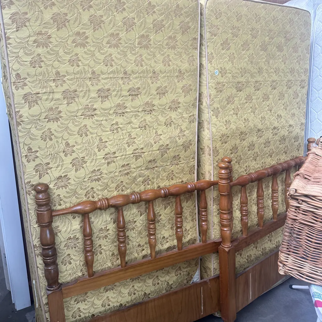 Pr of single beds and headboards Image 1++