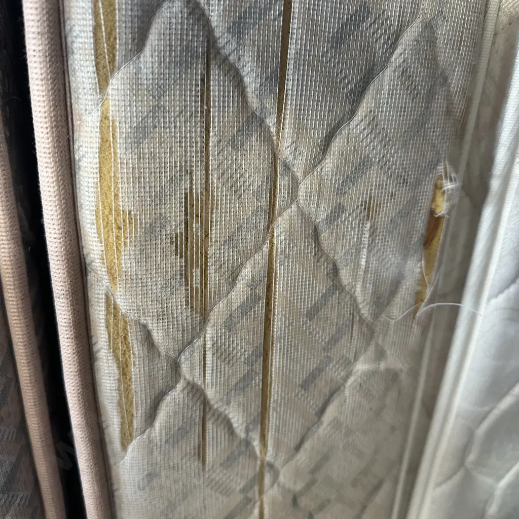 double bed, tidy mattress, average base Image 1++