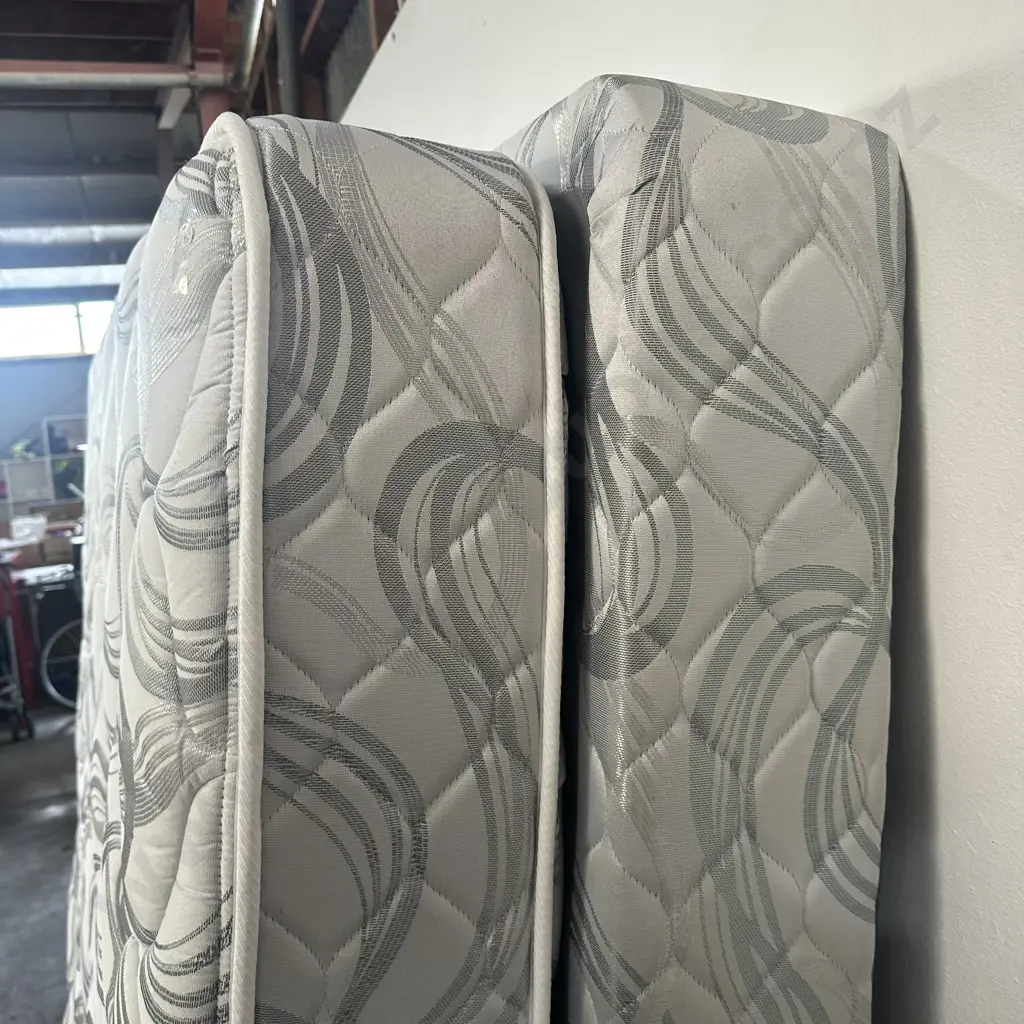 very tidy sleepyhead double bed Image 1++