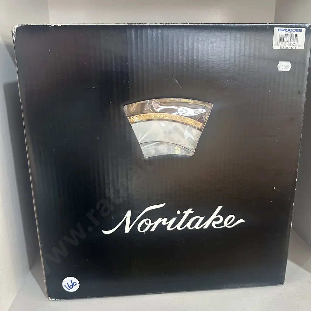Brand new still boxed Noritake Regent Gold dinner set. Image 1++