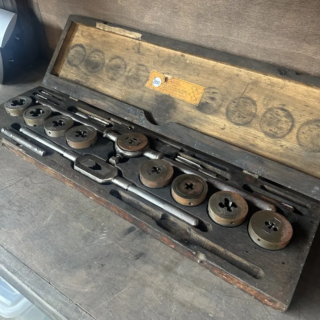 large tap and die set Image 1++