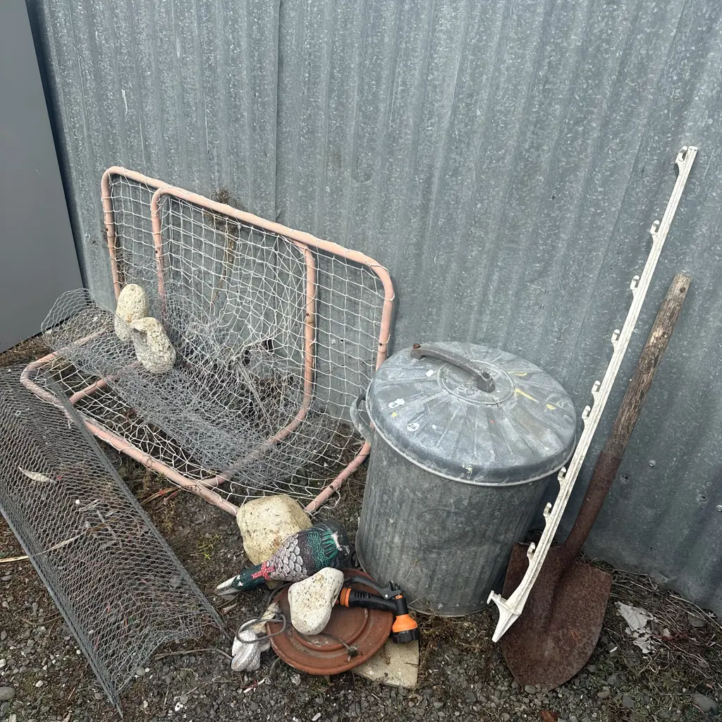 lidded can etc Image 1++