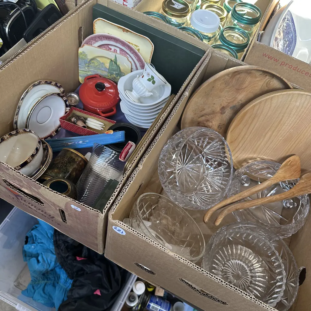 Two boxes crystal bowls, native timber bowls and servers, english china etc. Image 1++