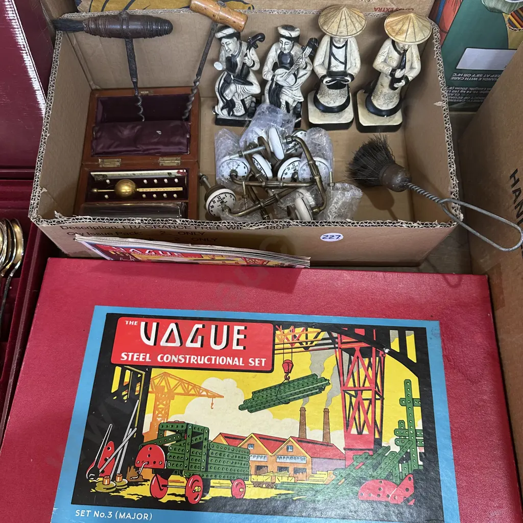 Boxed Steel constructional set, figures, hardware etc. Image 1++