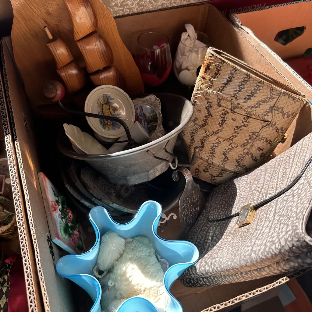 Box lot english china, vase, handbags etc. Image 1++
