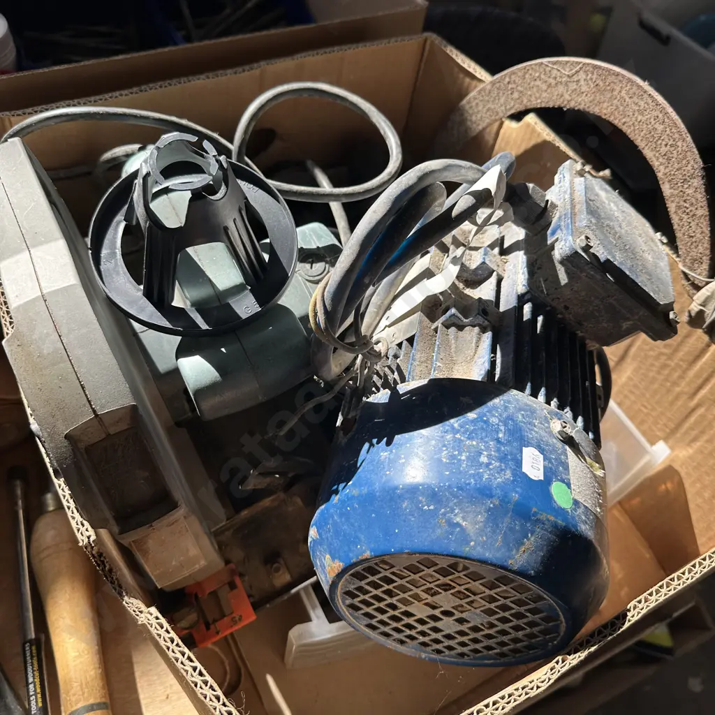 Skill saw, motor, concrete floor mesh stands etc. Image 1++