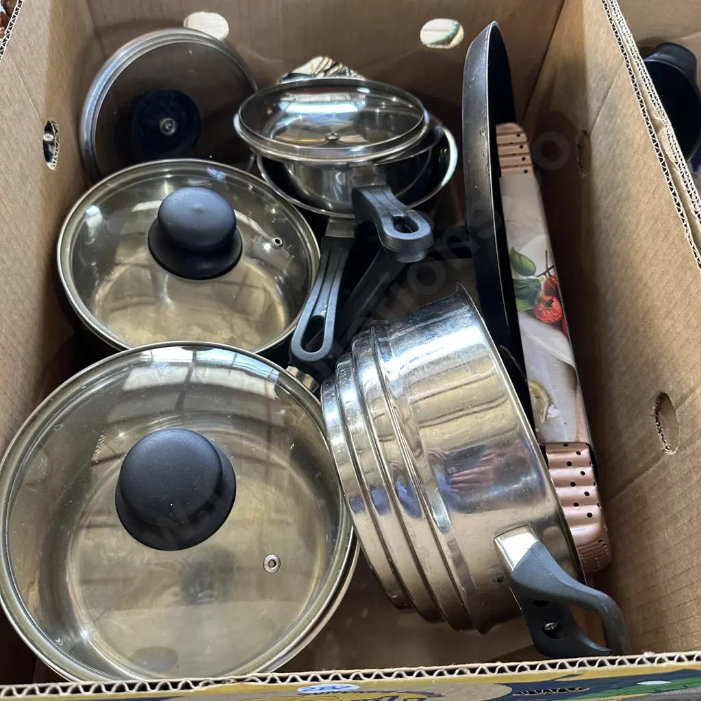 Box of pots with steamer, good non stick pan etc. Image 1++