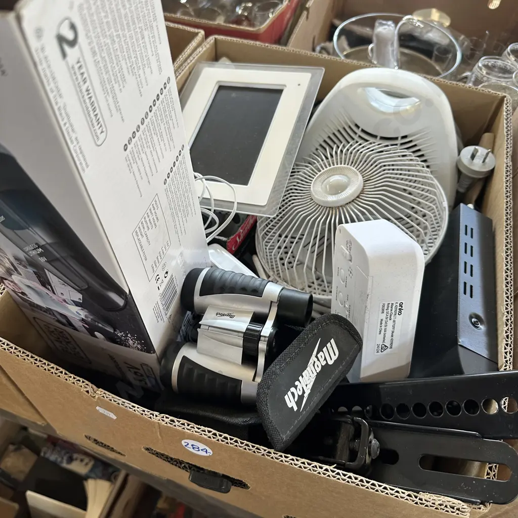 Box lot handy vac, binoculars, fan, fan heater etc. Image 1++