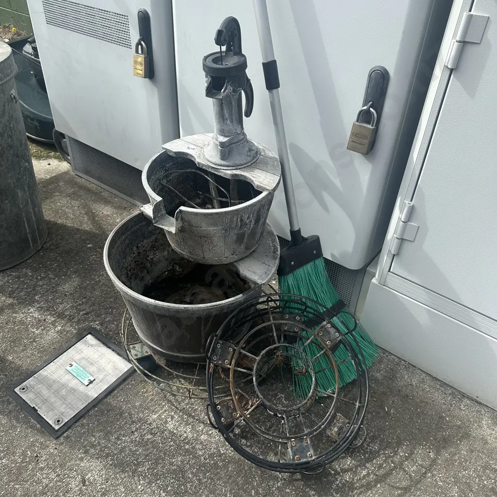 garden feature, broom etc Image 1++