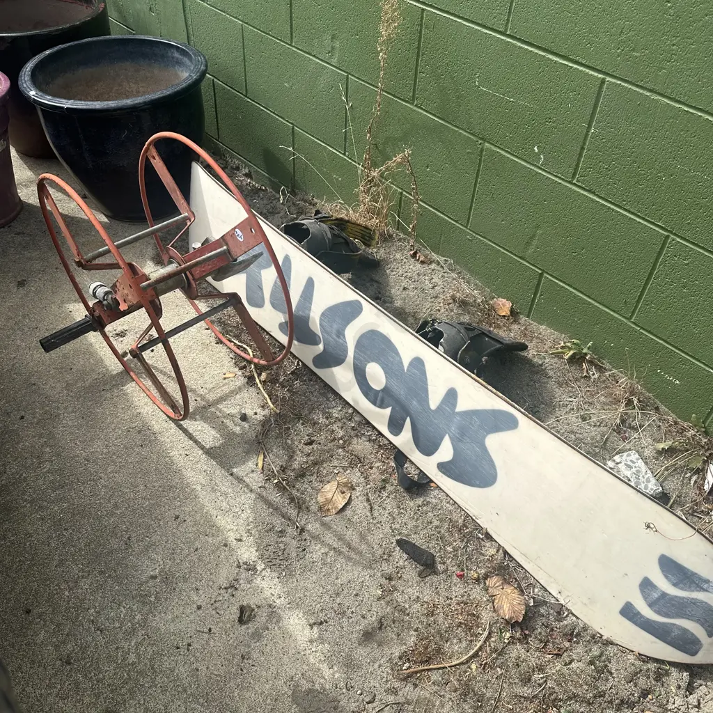 snowboard and hose reel Image 1++
