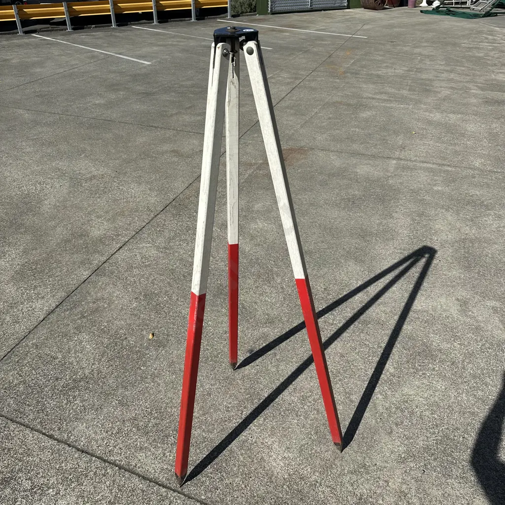 vintage tripod base Image 1++
