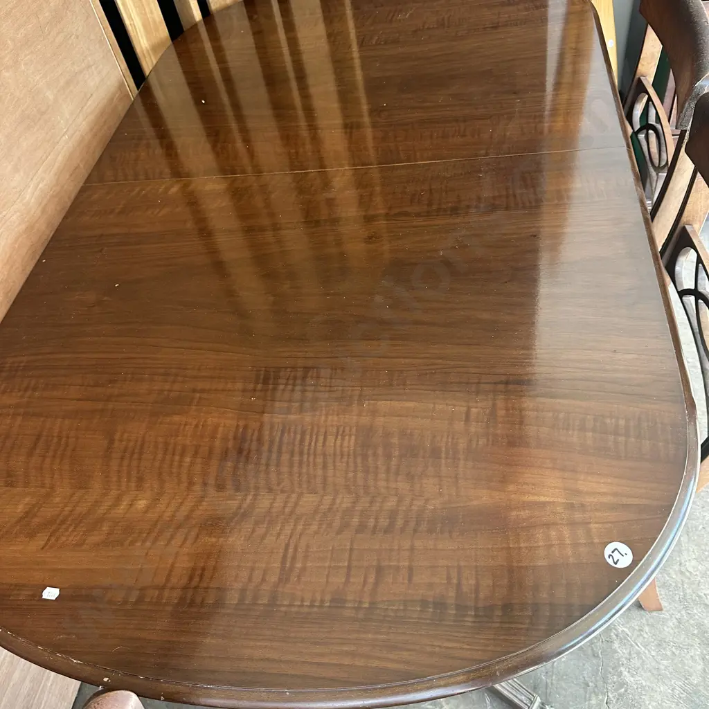 Twin pedestal dining table and 6 chairs Image 1++