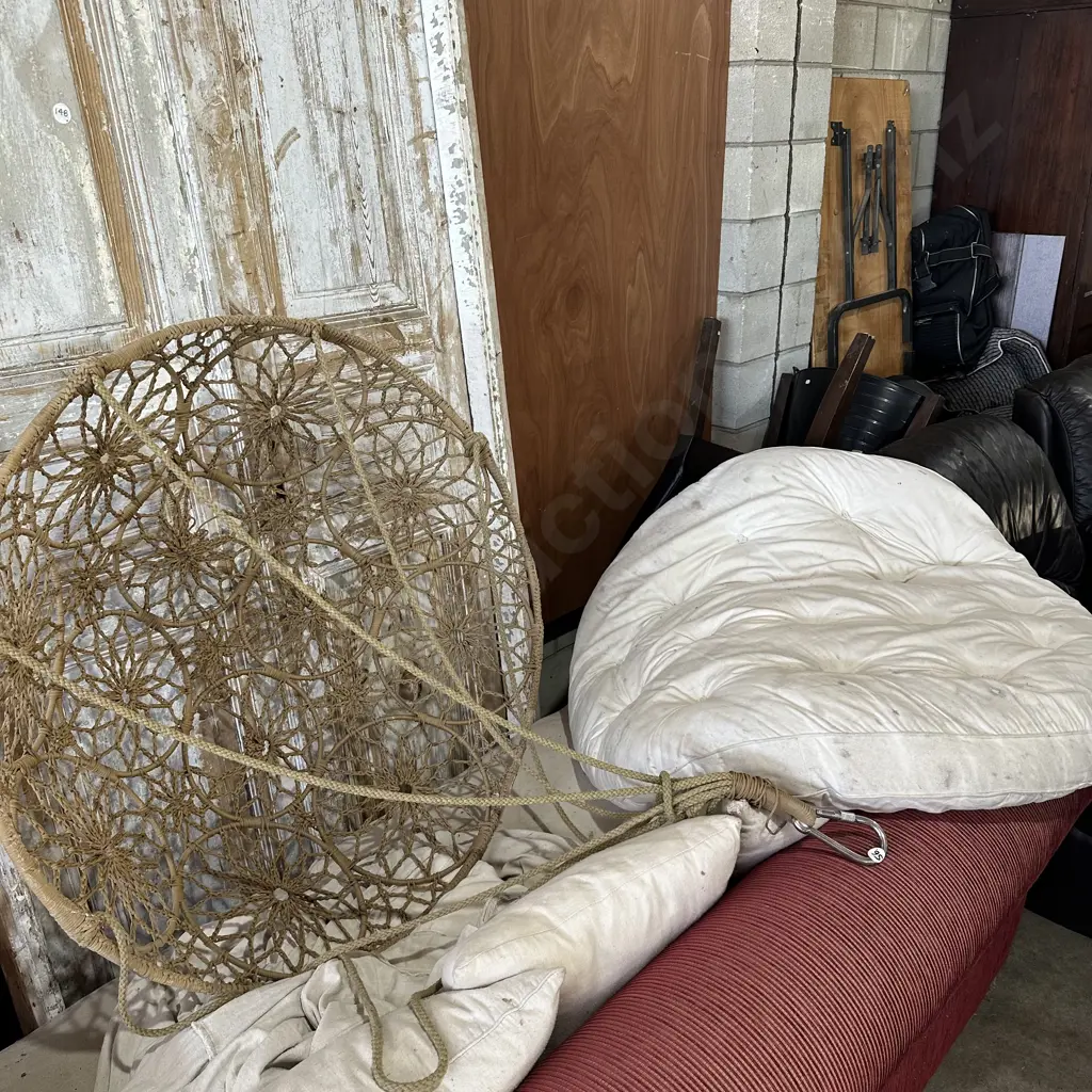 hanging chair - average Image 1++