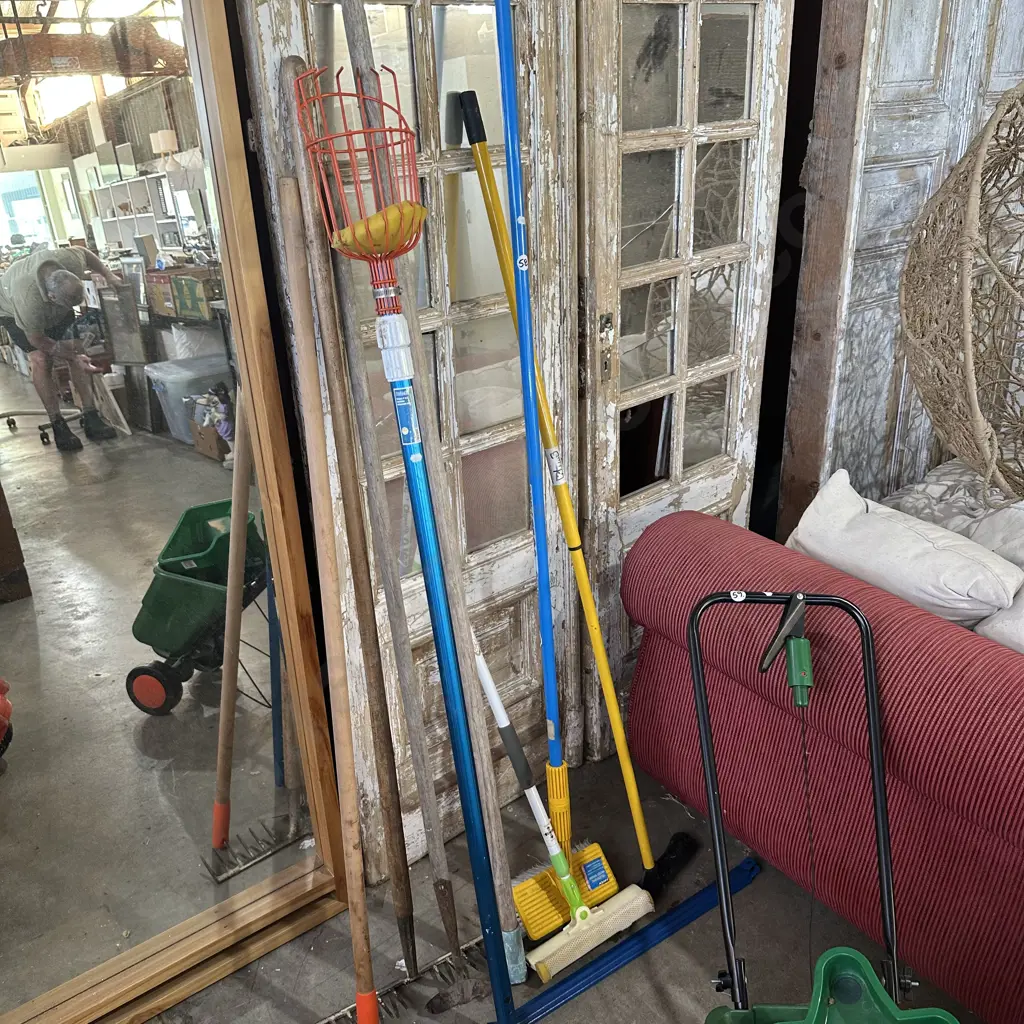 Avo plucker and other tools Image 1++