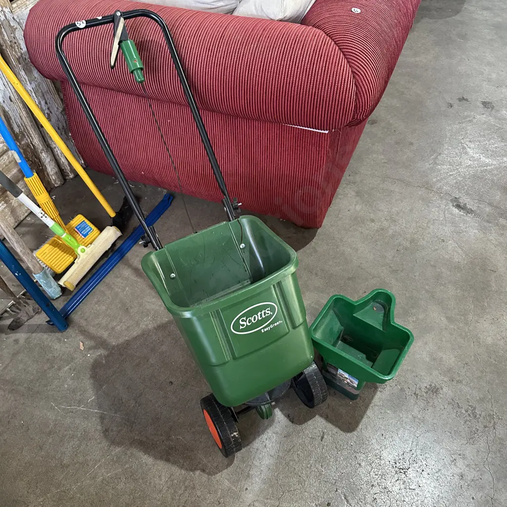 2 seeders (big one has a crack) Image 1++