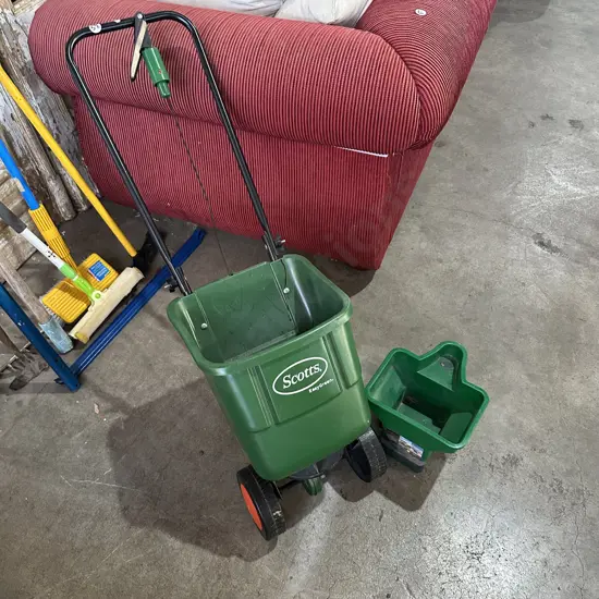 2 seeders (big one has a crack)