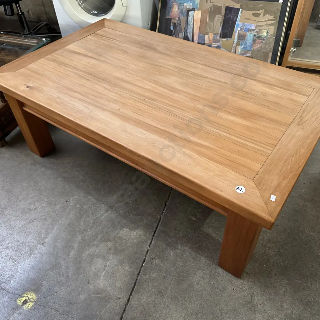 solid coffee table Image 1++