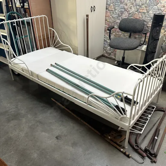 adjustable bed (can go from 1300-2000)