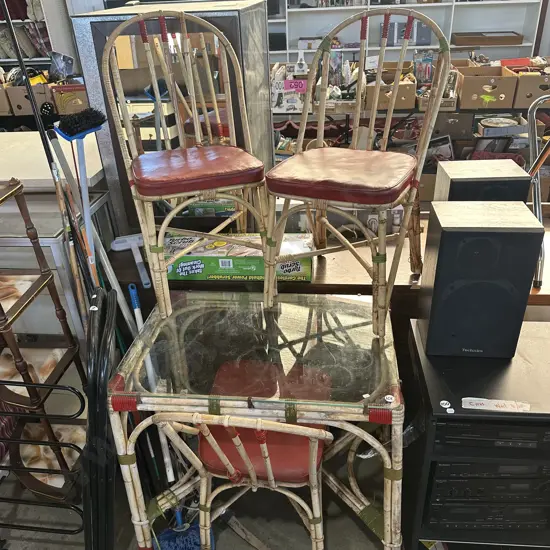 vintage cane patio suite - average