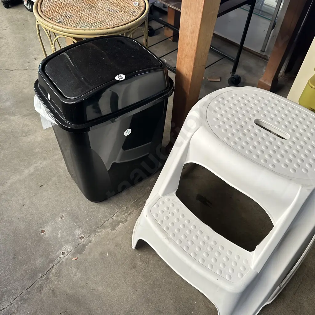 kitchen step, bin, 3 other items Image 1++
