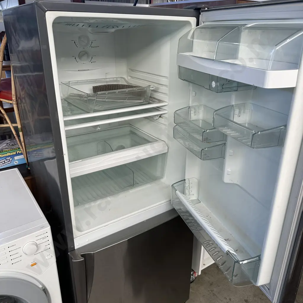 Westinghouse fridge freezer Image 1++