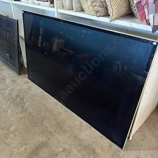 large 65inch plasma Tv and remote