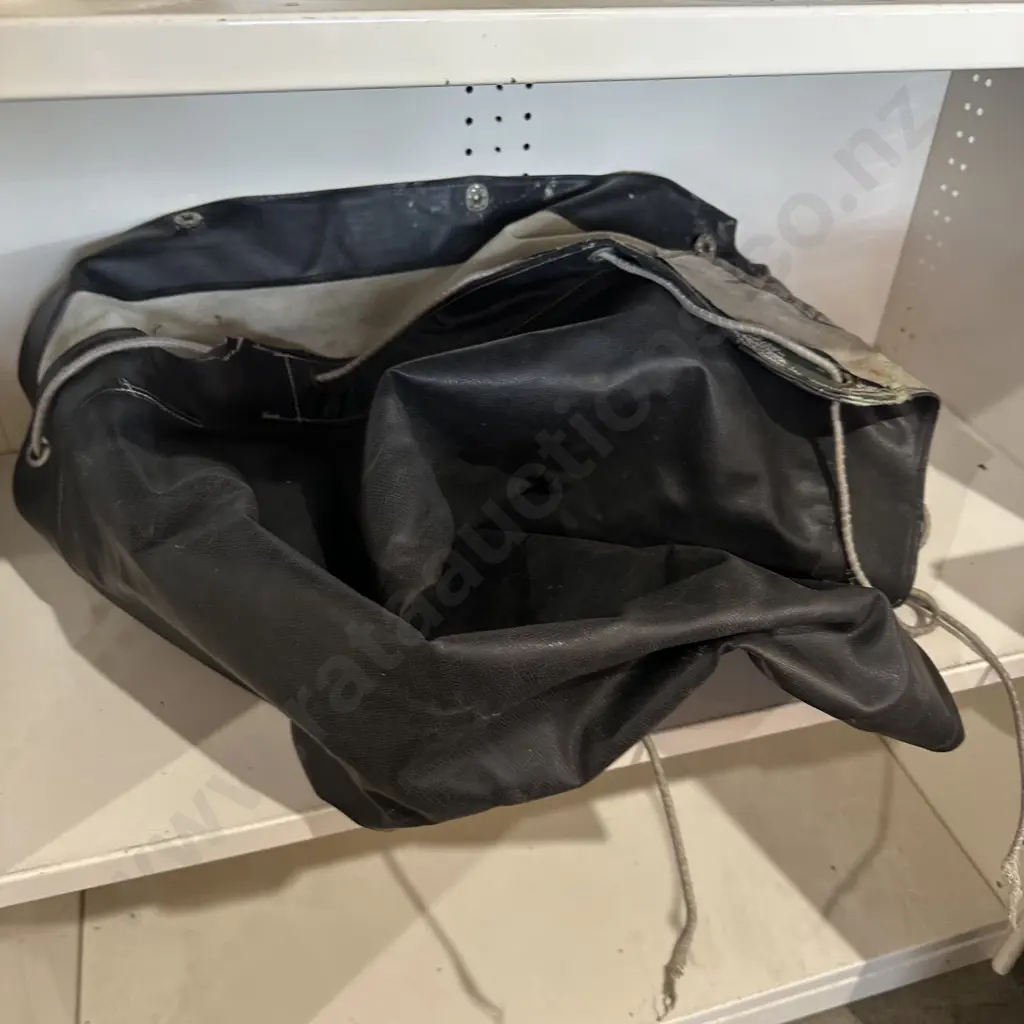 ute tarp and lounger Image 1++